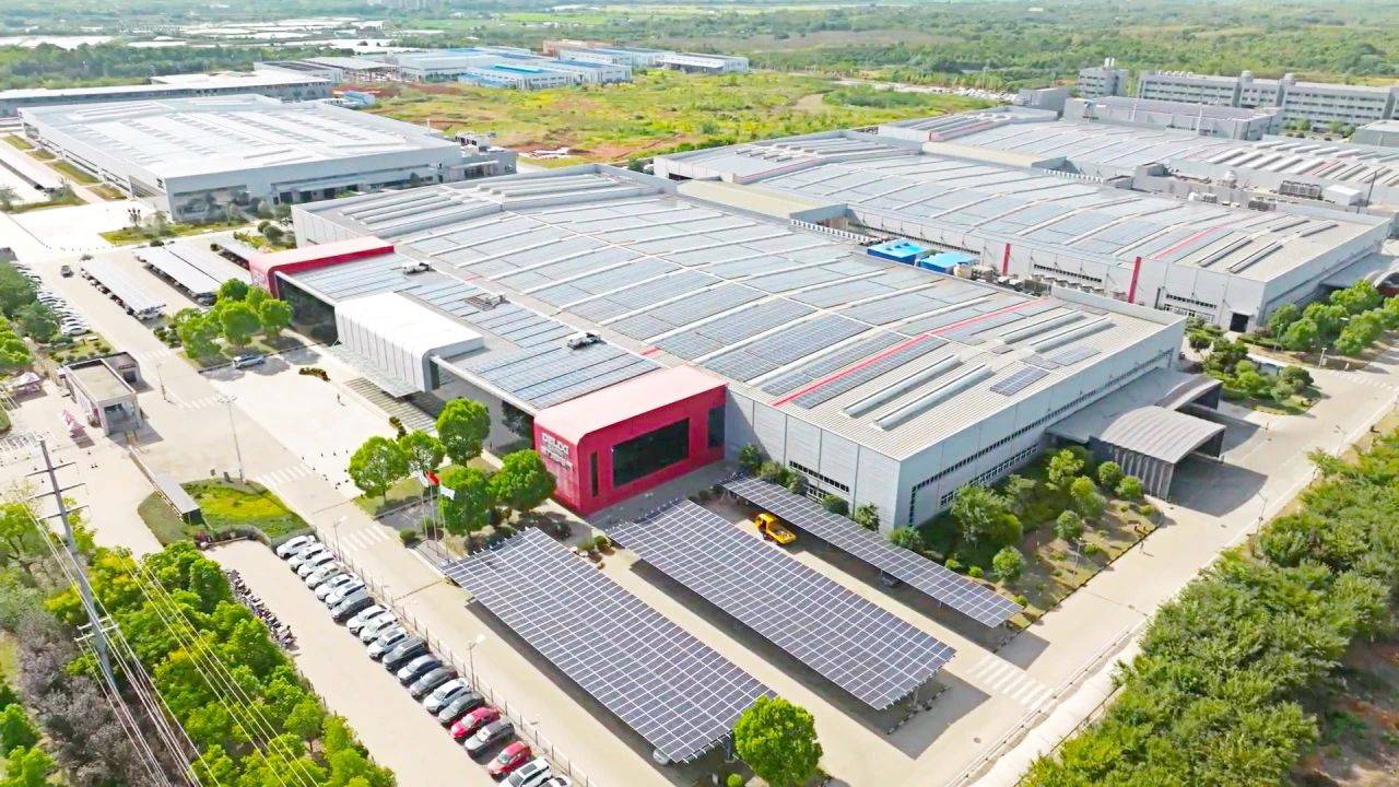 德力西电气×新华出版社：重磅发布《迈向净零——绿色可持续发展战略实践指南》