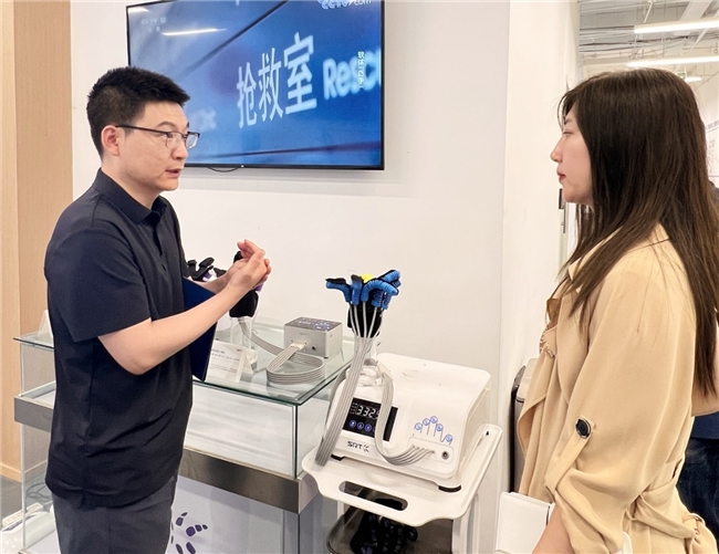 数码视讯到访软体机器人,共谋机器人领域发展契机