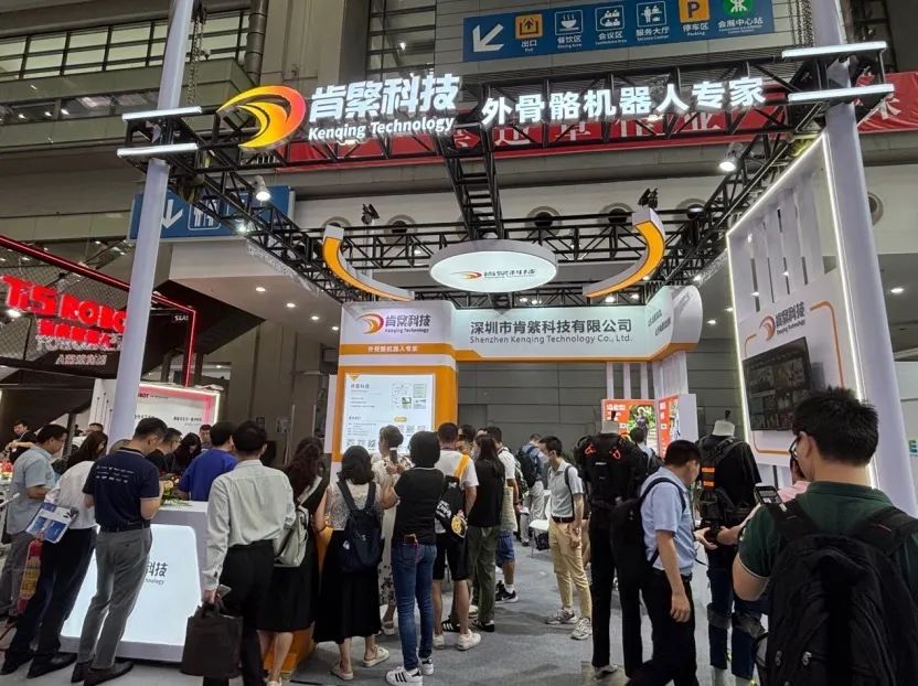深度丨“爬山神器”爆火，AI眼镜风靡……智能终端百花齐放，如何平衡“通用”与“好用”？