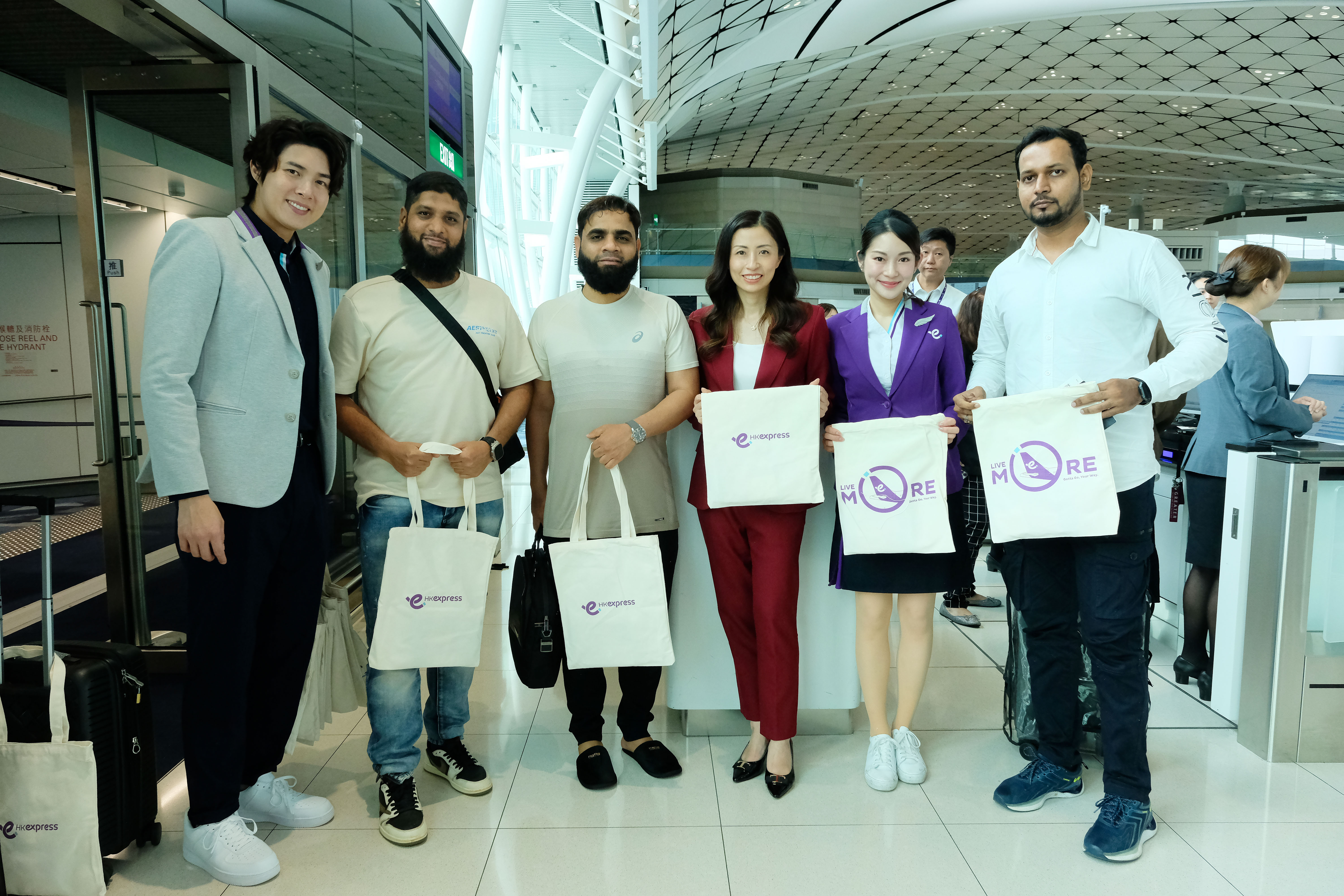 香港快运航空义乌航线首航  助力长三角与粤港澳大湾区深度融合 共谱浙港合作新篇章