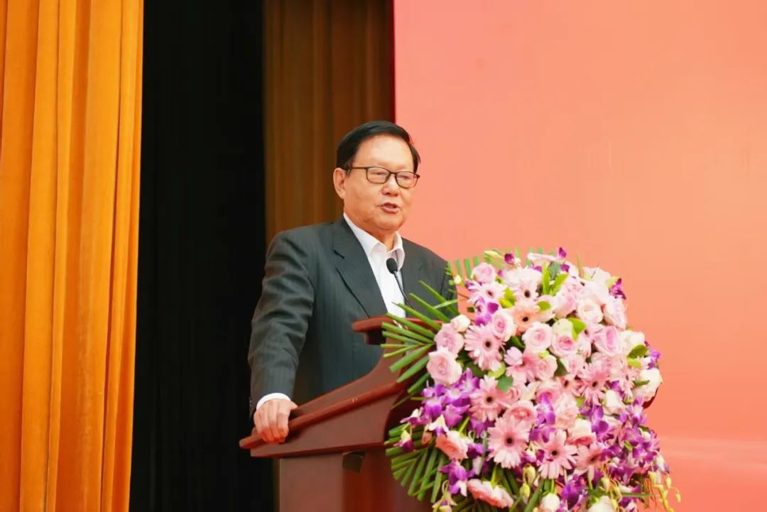 俱乐部创始人李想在全国人大会议中心2025中国企业家精神与社会责任论坛发表致辞！