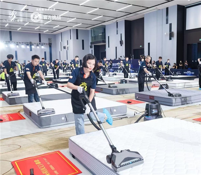 慕思金管家成功挑战吉尼斯世界纪录称号，全民见证除螨实力！