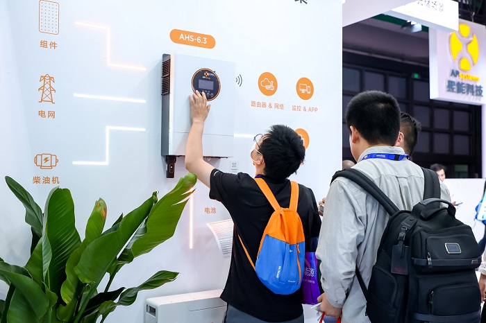 AI赋能，智启未来丨昱能科技携全场景智慧光储解决方案重磅亮相SNEC！
