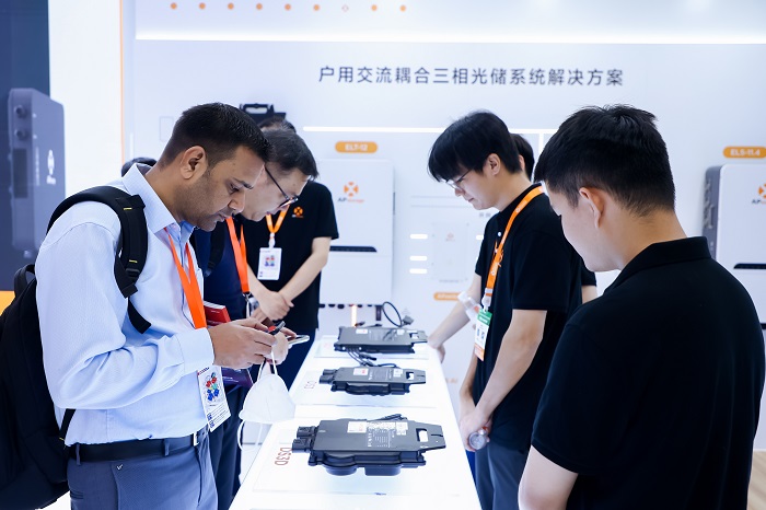 AI赋能，智启未来丨昱能科技携全场景智慧光储解决方案重磅亮相SNEC！