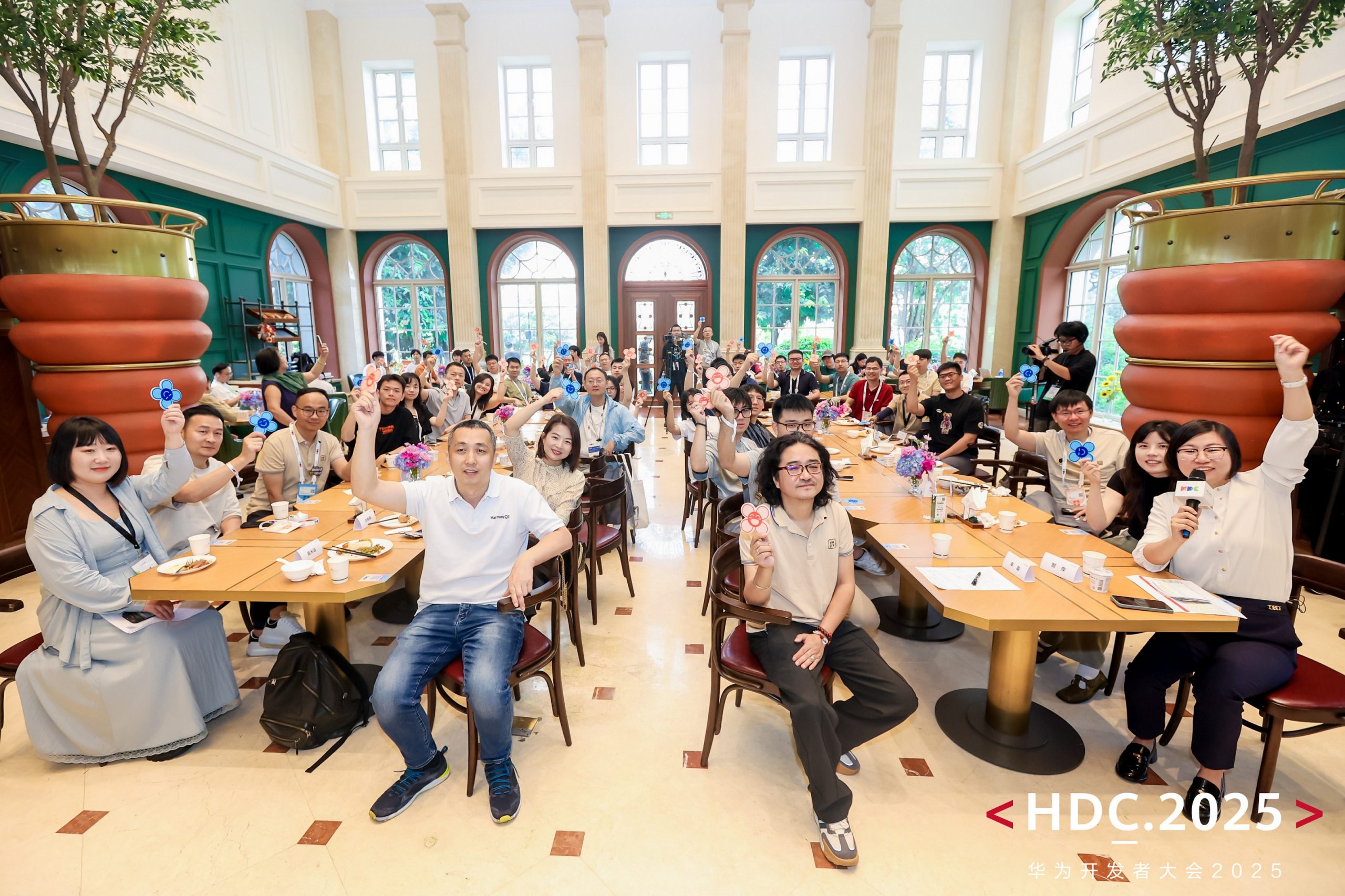 配资导航 |HDC早餐会热腾开席：深挖生态商业潜力，800万开发者共乘“鸿蒙快车”