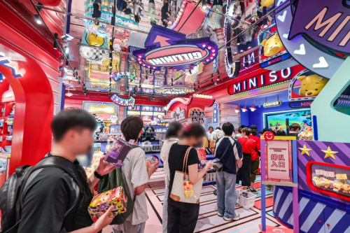 顶奢商圈的中国面孔：名创优品靠什么站稳脚跟？
